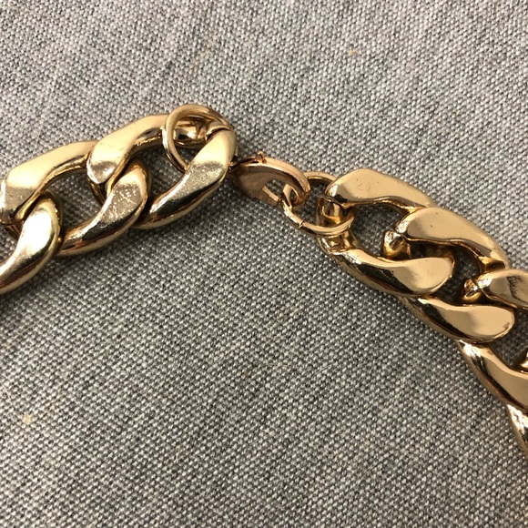 GOLD MEDALLION CHAIN NECKLACE - Picture 4 of 4